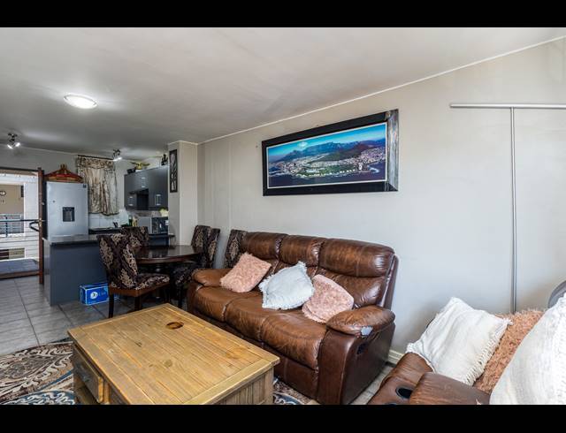 2 BEDROOM APARTMENT FOR SALE IN TYGER WATERFRONT